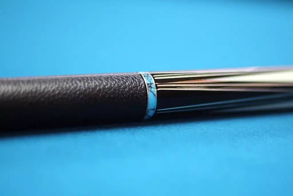 世界台球冠军杨帆,杨帆台球用的什么球杆