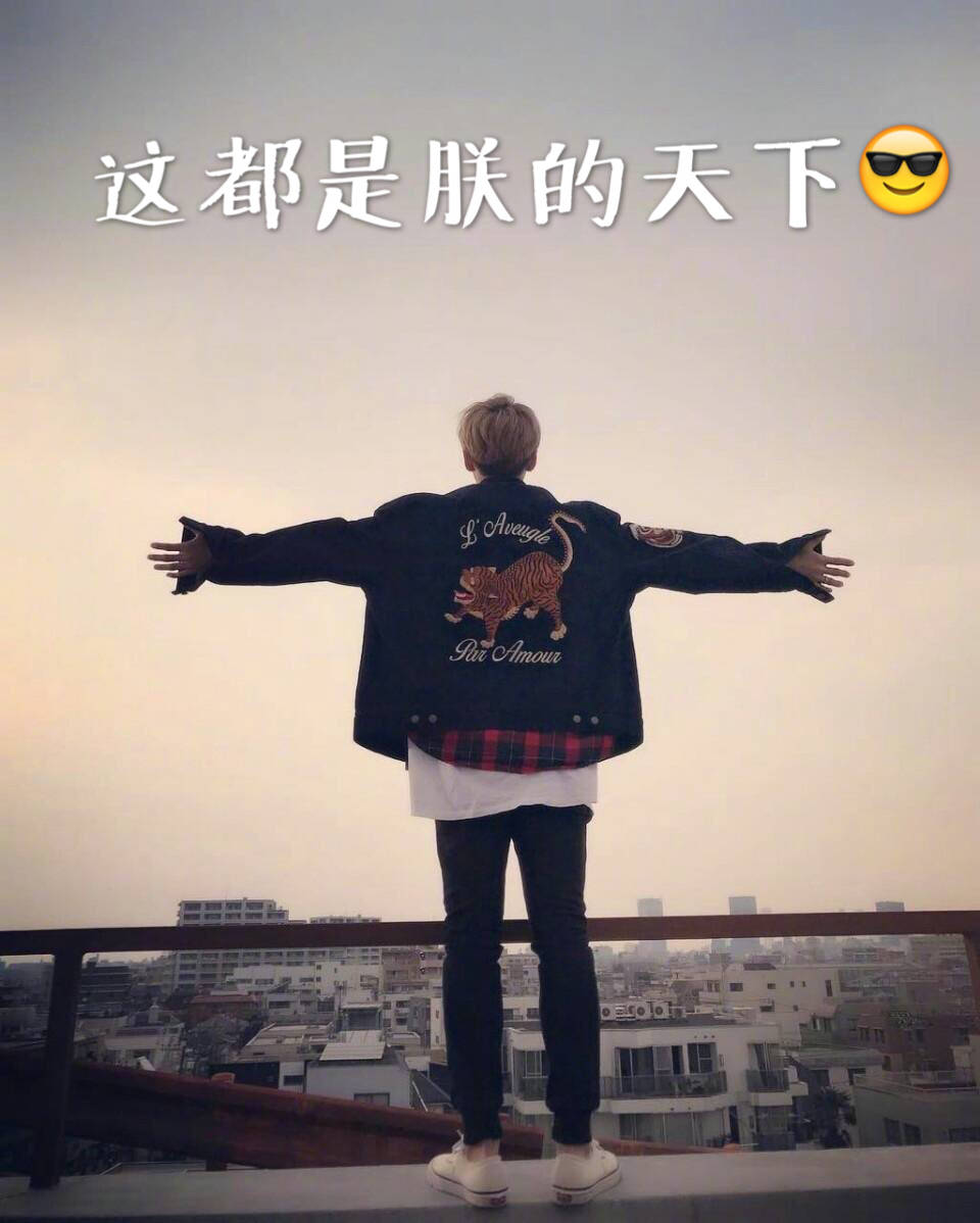 鹿晗在球场踢球时被偶遇,鹿晗日本旅行被粉丝偶遇