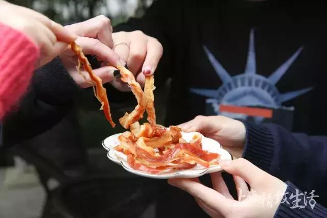 她用只卖7天的芝士条征服明星，如今带着纯手工的磅蛋糕降临魔都