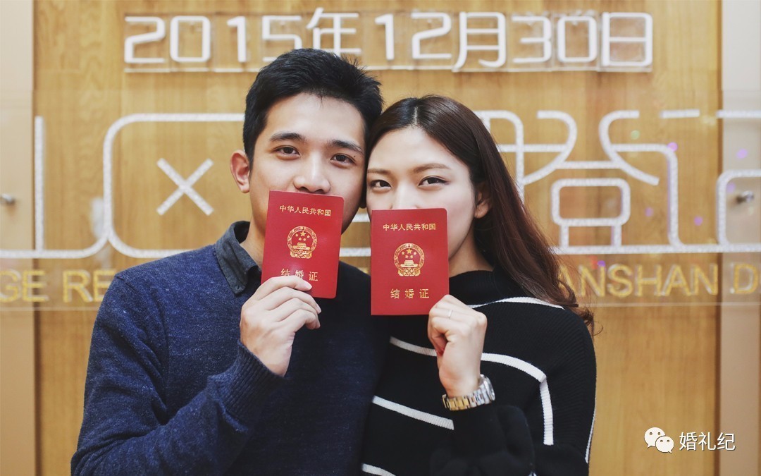 在朋友圈晒领证的那张照片,千万别学大s和奶茶妹妹!