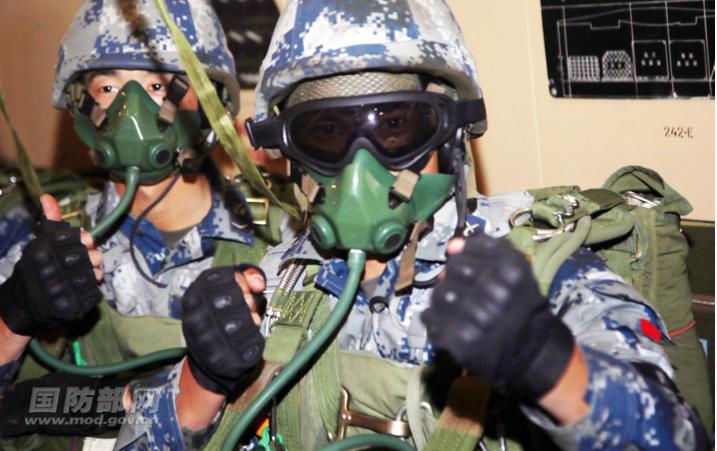 伞兵着陆后是如何处理降落伞？直接扔掉还是继续循环使用？