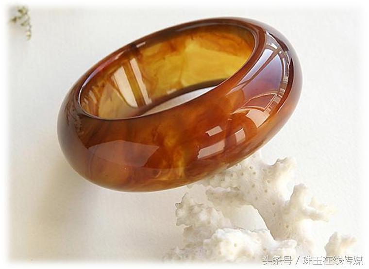 买金丝玉手镯前要知道这些,石英质玉手镯值得购买吗