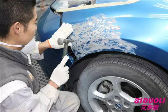 启辰翼子板“伤筋动骨”，看艾多丽钣金师傅妙手回春！