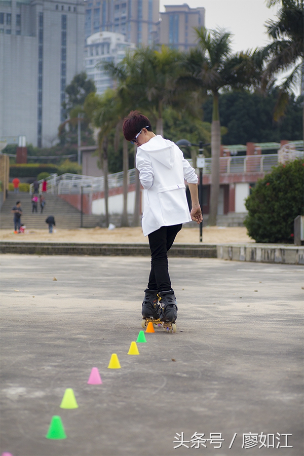 走近轮滑世界（滑旱冰）——摄于江滨公园