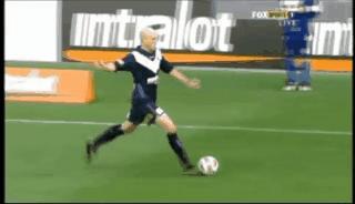 足球搞笑gif网友恶搞,足球搞笑过人集锦gif