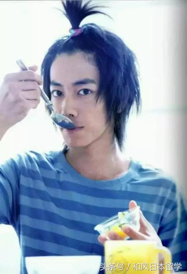 佐藤健生活中究竟是个什么样的人,佐藤健被评为最想拥有的容貌之一