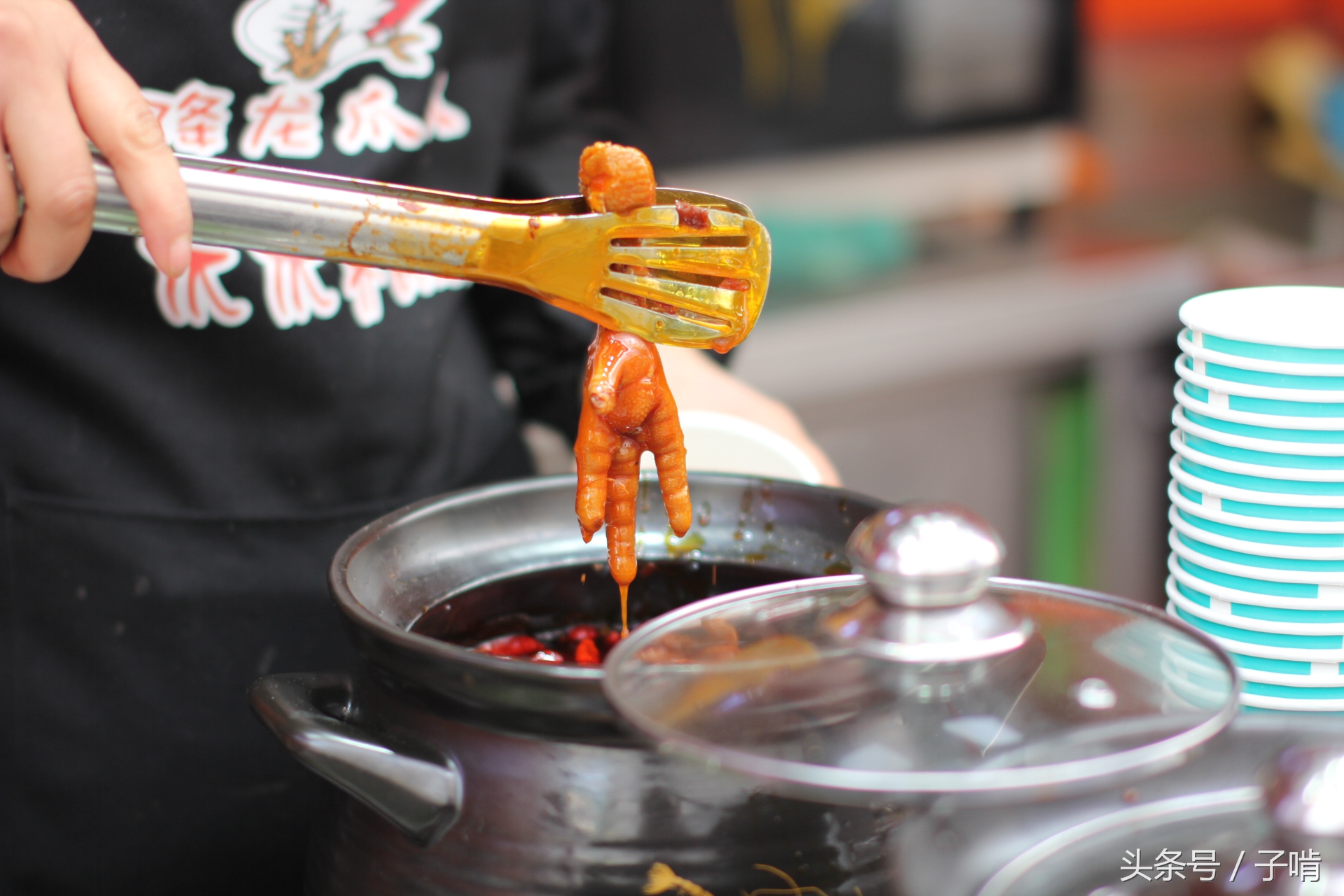 10块钱三个鸡爪,一包十几块的火锅鸡爪