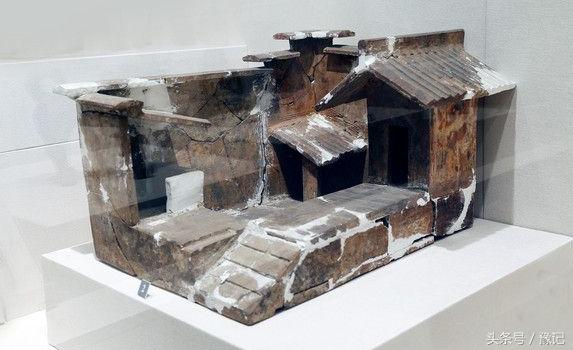 一间农村厕所，咋就能吓走一批城市娃？