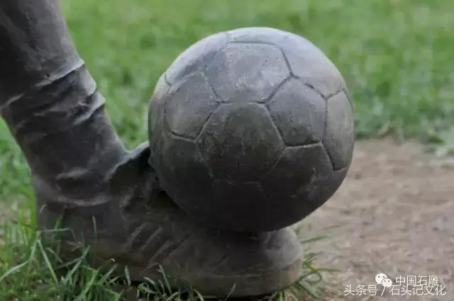 中国足球把球轰进自家球门,最强足球爆射