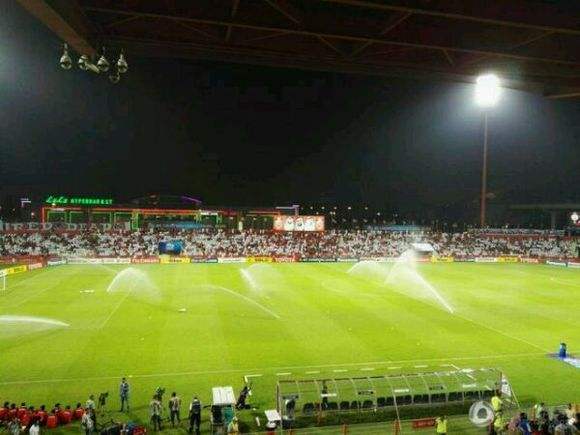 韩国球员懵了！中国球迷酒店门口放炮凌晨两点十分钟放一次