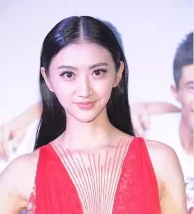 中分发型是怎样的,中分碎盖发型怎么处理