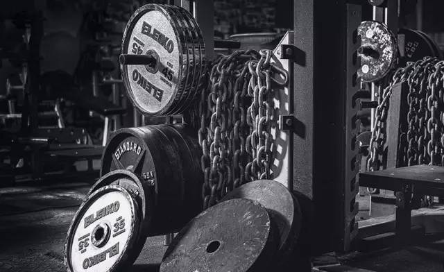 增肌怎么安排训练重量和组数,增肌的组数和强度如何计算