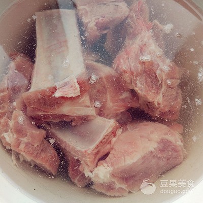 排骨炖酸菜地道东北菜,酸菜排骨越炖越好吃吗