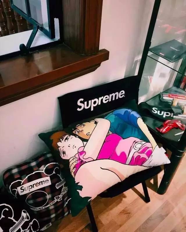 娼潵娼叮鏈嶉グ,娼潵娼叮绮惧搧绔ヨ姗辩獥