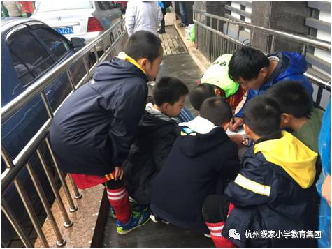 中国足球小将的胜利有多不容易,足球小将们风雨无阻