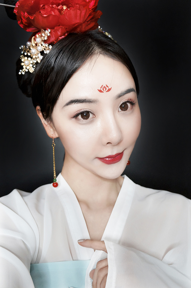 「kiko」中了大唐农药得毒，学学沈珍珠美出天际的桃花妆