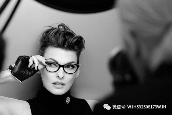 为什么黑框眼镜比较主流,女生对黑框眼镜男生的看法