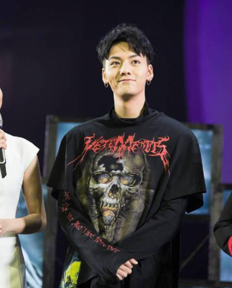 像你爱豆这样为Vetements痴狂