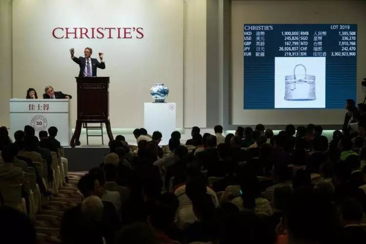 香奈儿2.55mini国内价格趋势,香奈儿22p邮差包中号尺寸