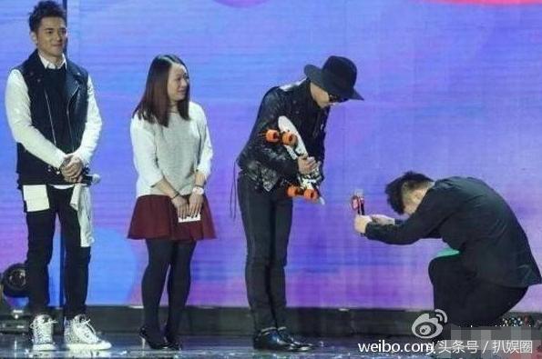 国足取胜,张艺兴“牛逼”引热议,杜海涛却因下跪权志龙被骂惨