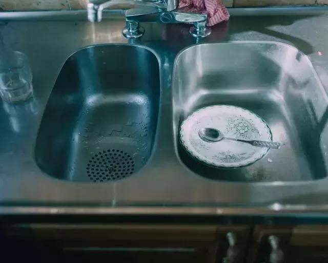 深爱的人最后都要离去,深爱的人走了心空了