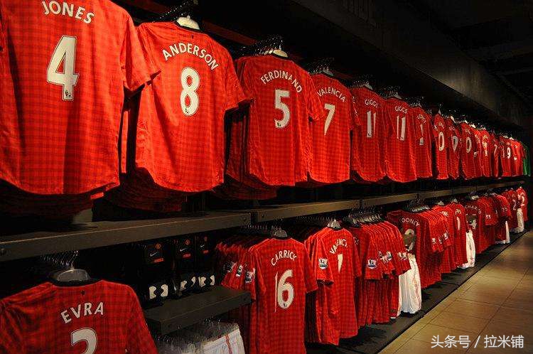 国足那么努力，配套周边怎能落下？是该有个国足官方礼品店了！