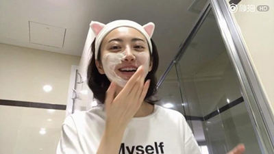 景甜自嘲体重超过50公斤,景甜直播间首秀霸屏