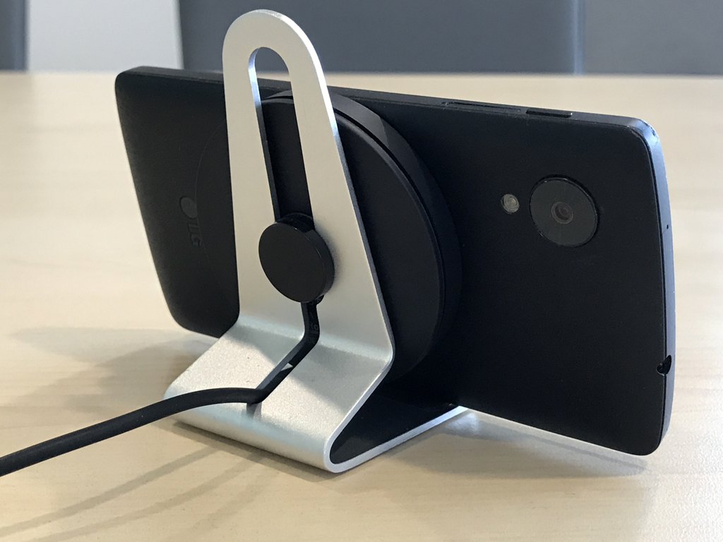 摆脱缠绕，想充就充—SIMPOWER无线充电器评测