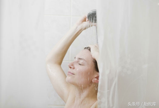 孕妇洗澡不小心流产,孕妇洗澡时不小心碰到肚子