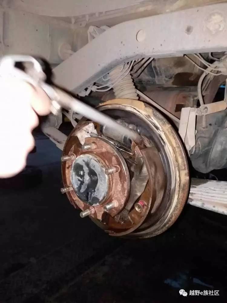 手油泵按压处渗油怎么修理,手油泵坏了怎么自救