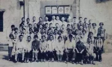 我很怀念以前的母校,我的母校没了什么意思