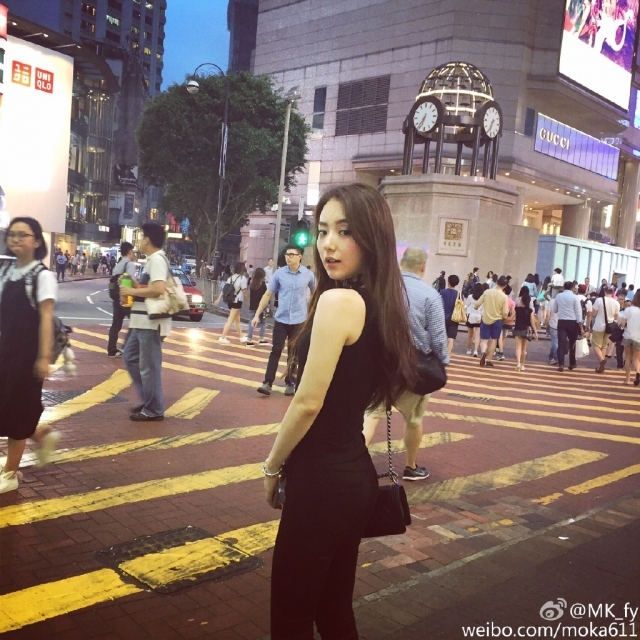 城嫂方媛的半年时尚进程，淘宝卖女装三百有交易自己则穿迪奥春装