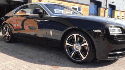 就算你月薪5万又怎样，在这儿也只够洗次车