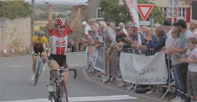 被*蛇钻毒**进裤裆里差点一发入洞