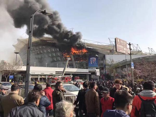 申花虹口足球场比赛,虹口足球场附近起火