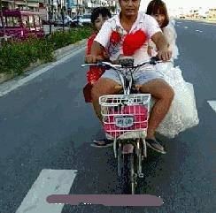 小婊砸，这是我的，别跟我抢