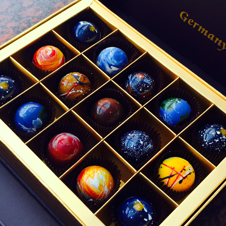 巧克力代表爱情与关爱,巧克力给人甜蜜的感觉