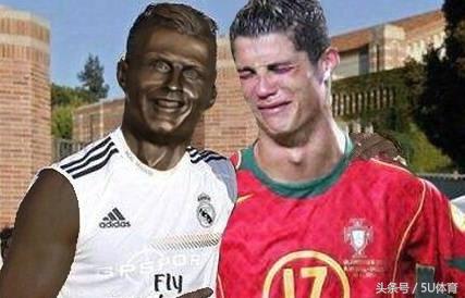 梅西和c罗雕像,c罗和梅西的雕像