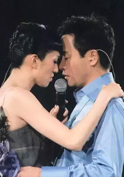 哥哥张国荣的传奇一生,张国荣老照片100张