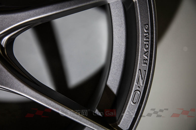 f1的设计,ozformulahlt轮毂怎么样