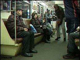 兄弟你穿衣服倒是长点心，这到底是几个意思