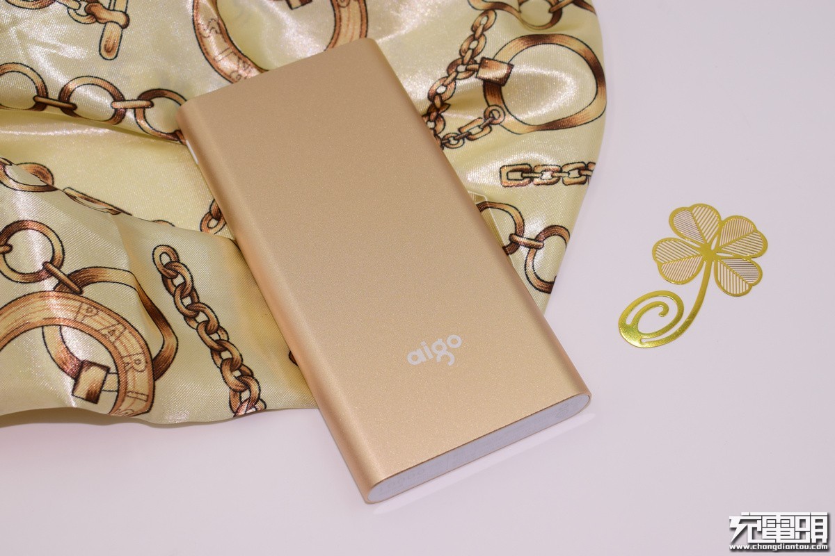 爱国者n1移动电源评测,爱国者金色电源