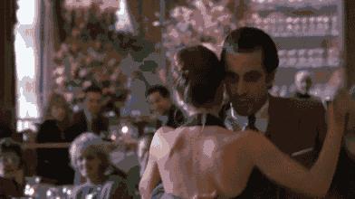 我给3个直男闻了16瓶香水，结果