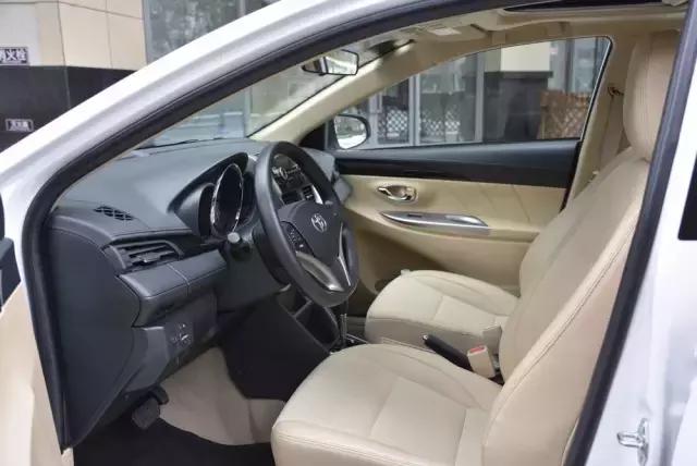 为什么年轻人都买两厢车,为什么都建议买合资车