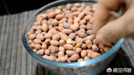 农村小贩收购花生,农村串街收老物件视频