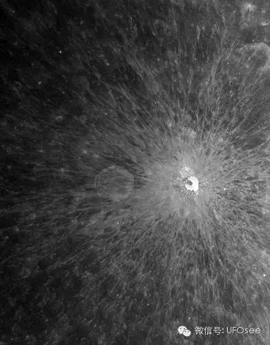 月球表面出现神秘黑洞,月球是否真的像传闻一样是外星人