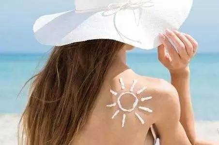 有防晒指数的粉底可以代替抹防晒霜吗？为什么防晒还是晒黑了呢？关于防晒的一切都在这里了