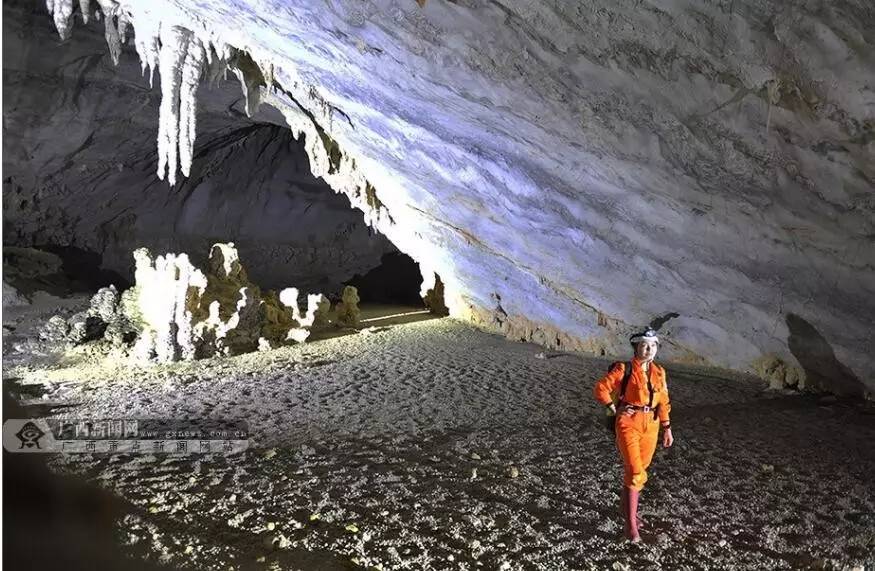城报｜震惊！东兰发现了一个巨大的“黑色眼睛”，中外科考队惊讶不已