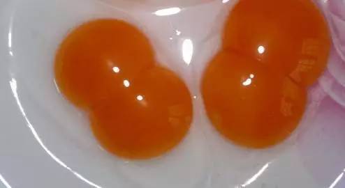 彩票中两个红色球算中奖吗,中双色球彩票的几率有多大