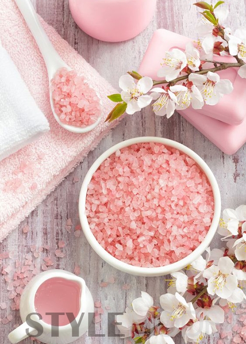 护肤注意事项8个需谨慎使用的护肤品和护发品